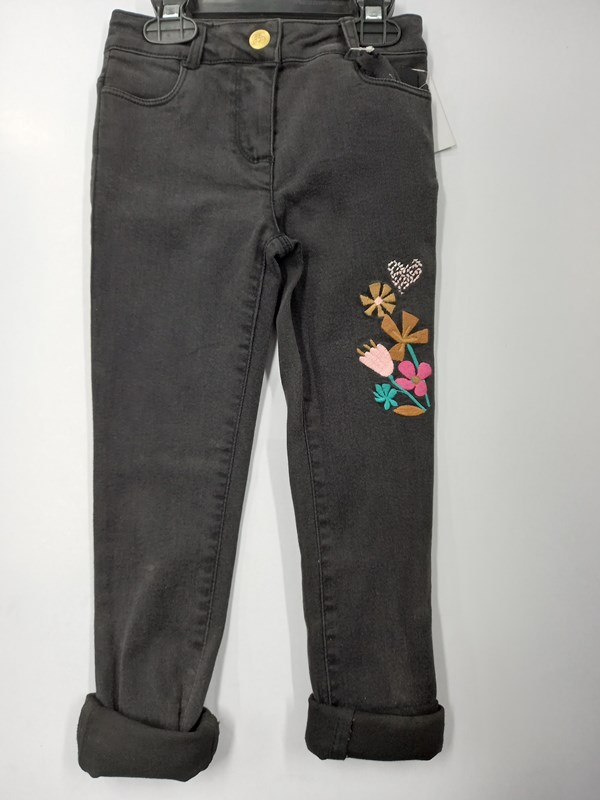 GIRLS PANT WITH EMBROIDER AT FRONT KNEE